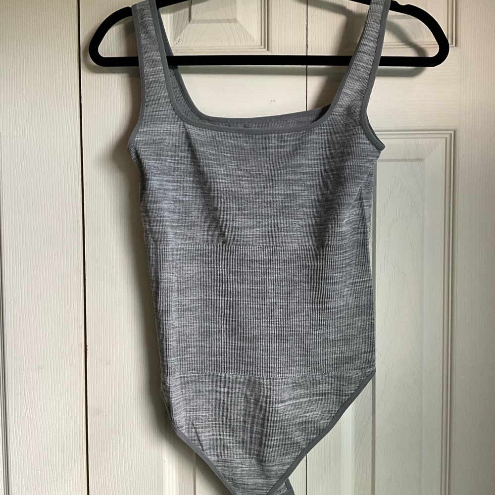 Never worn No Boundaries ribbed, square neck!